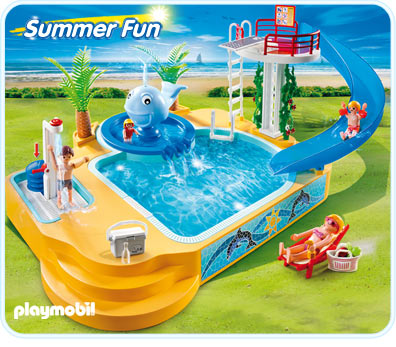 Famille avec piscine et plongeoir